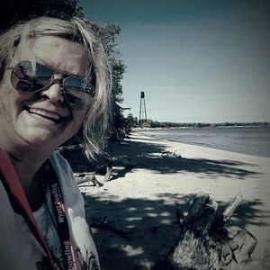 Meet your Posher, Lawna